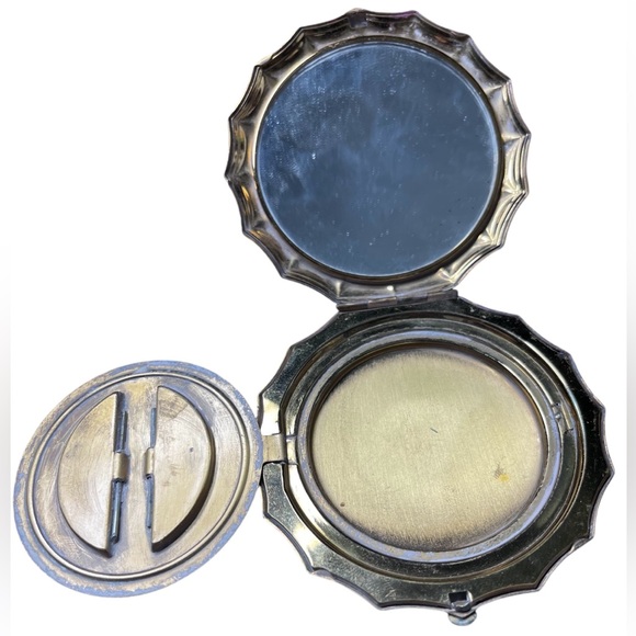 *SOLD* Vintage Elgin Enamel Make Up Compact - Picture 5 of 5